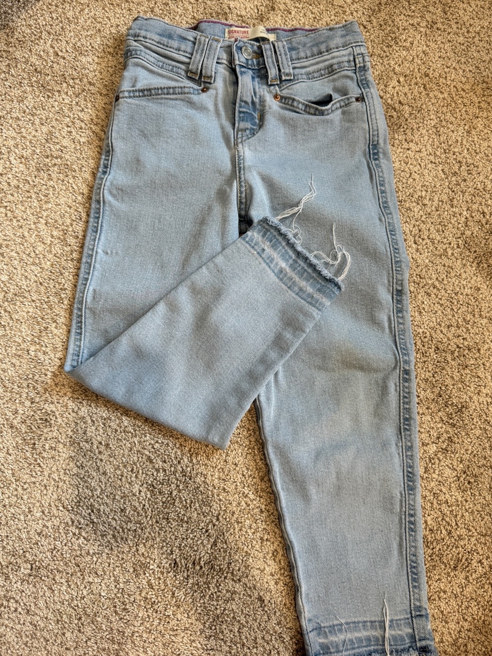 Girls Levi’s Light Wash Distressed High-Rise Jeans